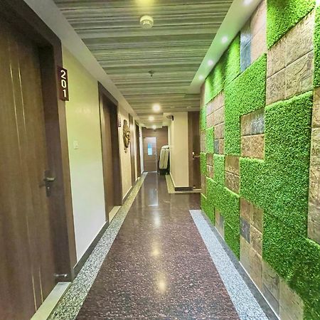 Hotel Kuber Palace ! Puri Near-Sea-Beach-And-Temple Fully-Air-Conditioned-Hotel With-Lift-And-Parking-Facility المظهر الخارجي الصورة