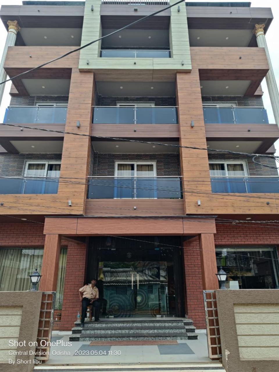 Hotel Kuber Palace ! Puri Near-Sea-Beach-And-Temple Fully-Air-Conditioned-Hotel With-Lift-And-Parking-Facility المظهر الخارجي الصورة