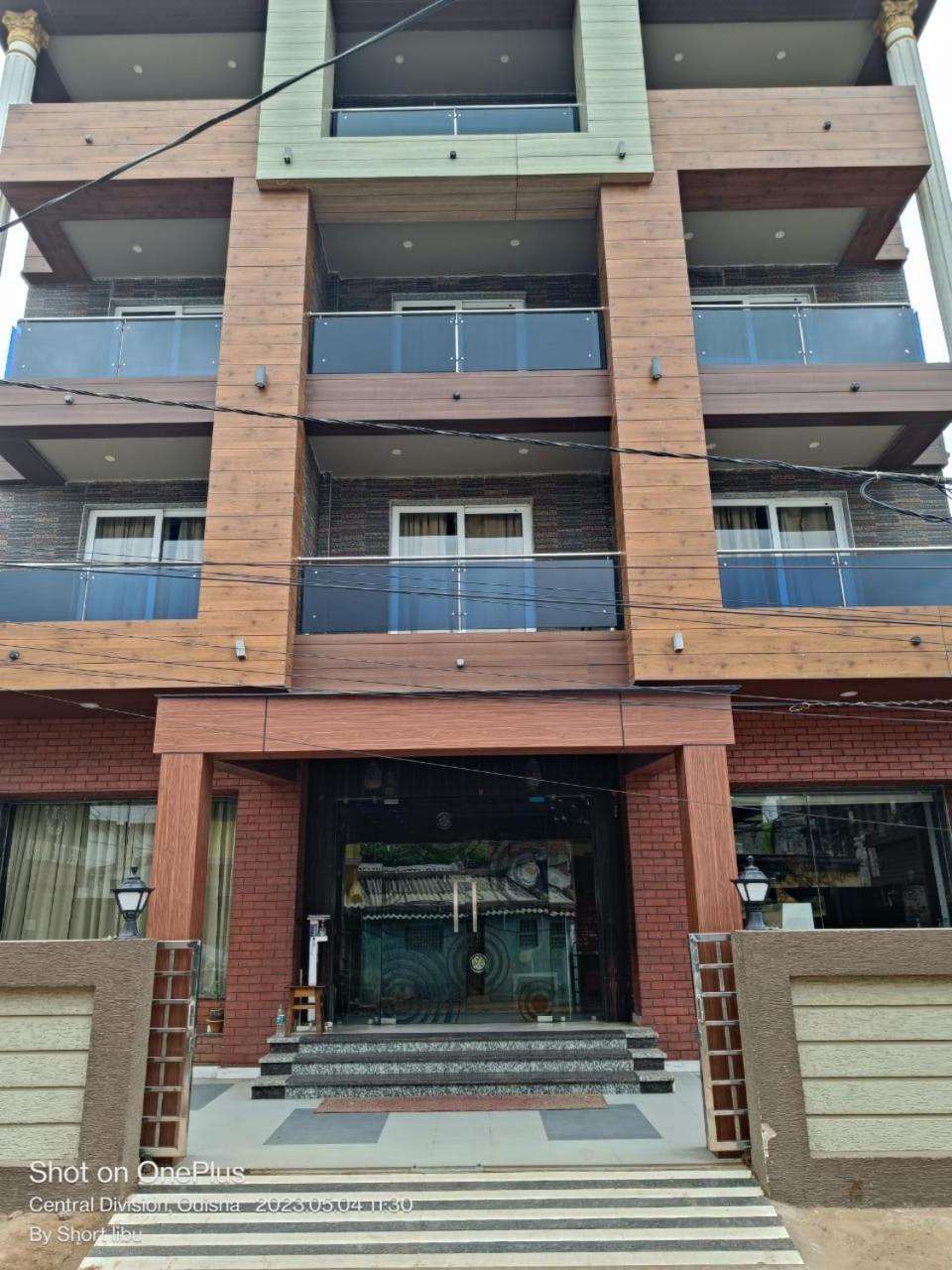 Hotel Kuber Palace ! Puri Near-Sea-Beach-And-Temple Fully-Air-Conditioned-Hotel With-Lift-And-Parking-Facility المظهر الخارجي الصورة