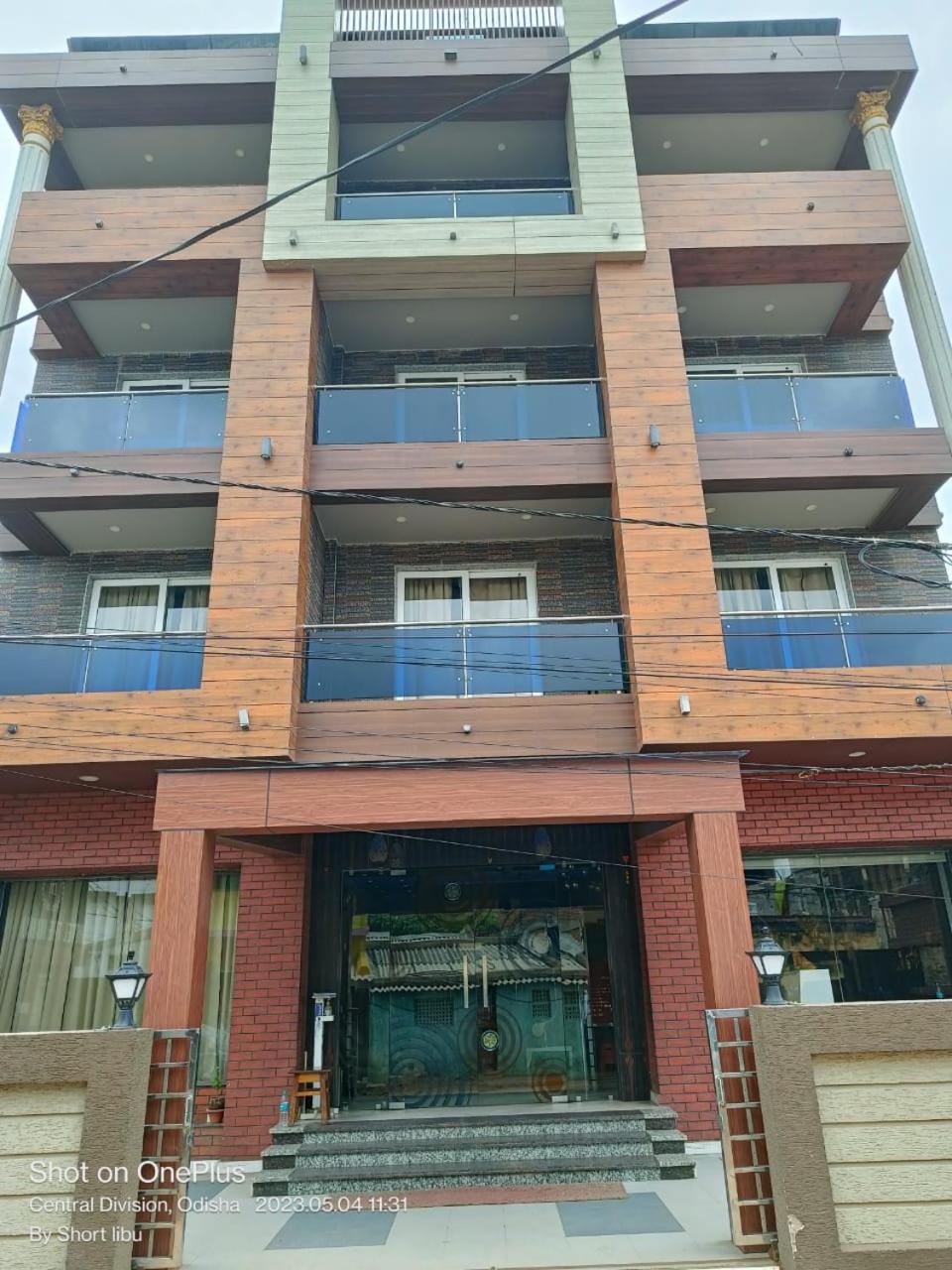 Hotel Kuber Palace ! Puri Near-Sea-Beach-And-Temple Fully-Air-Conditioned-Hotel With-Lift-And-Parking-Facility المظهر الخارجي الصورة