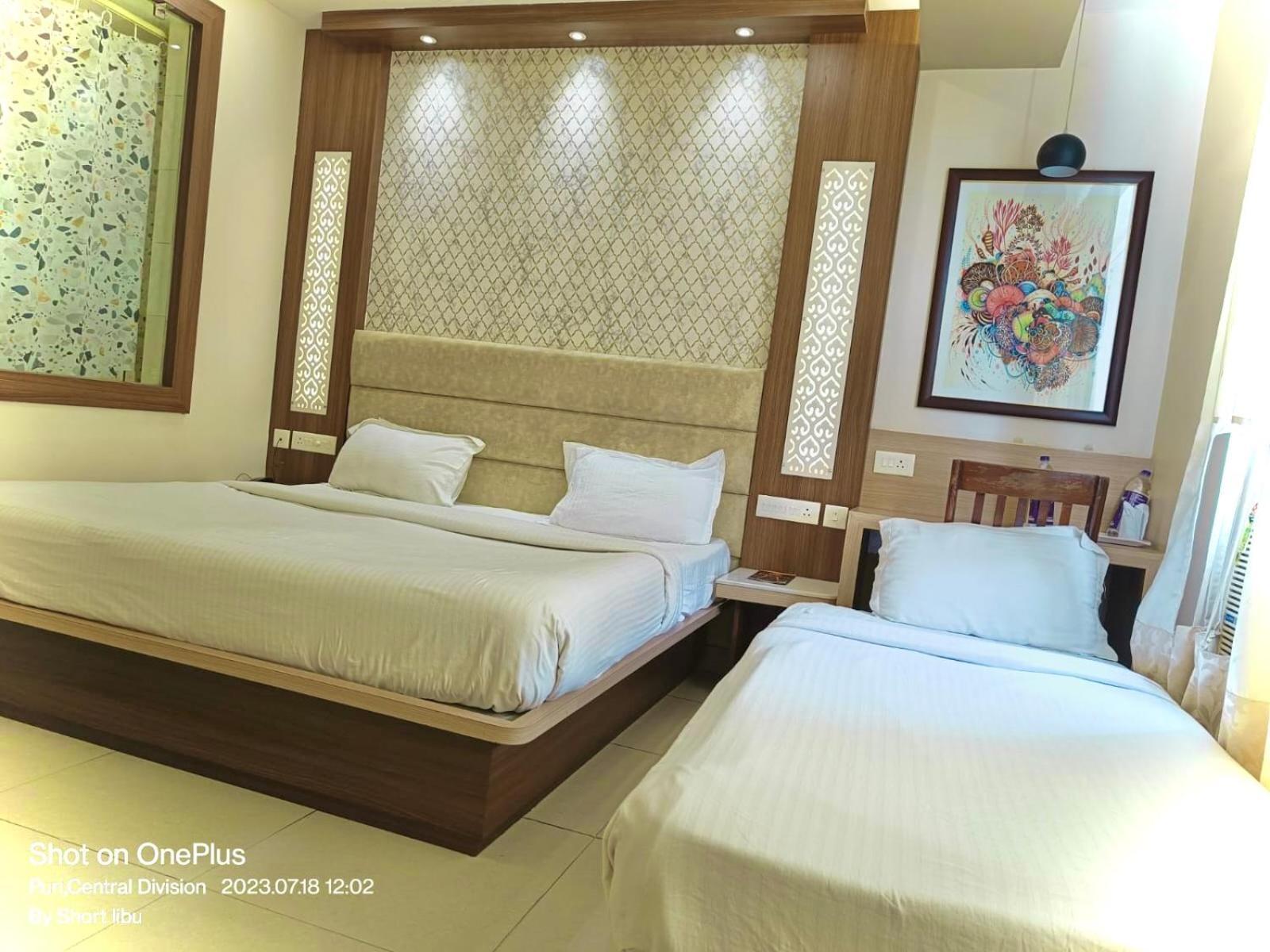 Hotel Kuber Palace ! Puri Near-Sea-Beach-And-Temple Fully-Air-Conditioned-Hotel With-Lift-And-Parking-Facility المظهر الخارجي الصورة