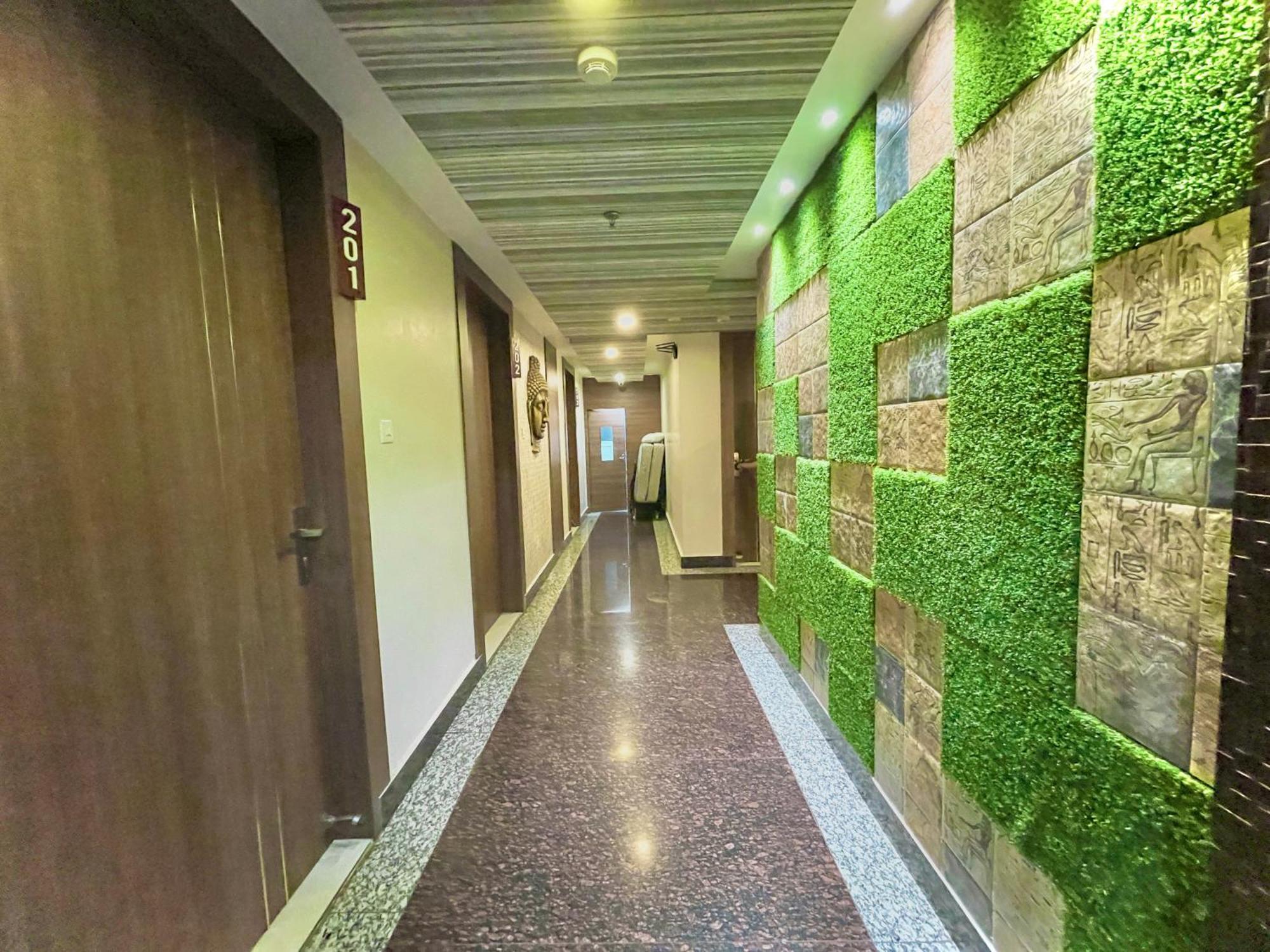 Hotel Kuber Palace ! Puri Near-Sea-Beach-And-Temple Fully-Air-Conditioned-Hotel With-Lift-And-Parking-Facility المظهر الخارجي الصورة