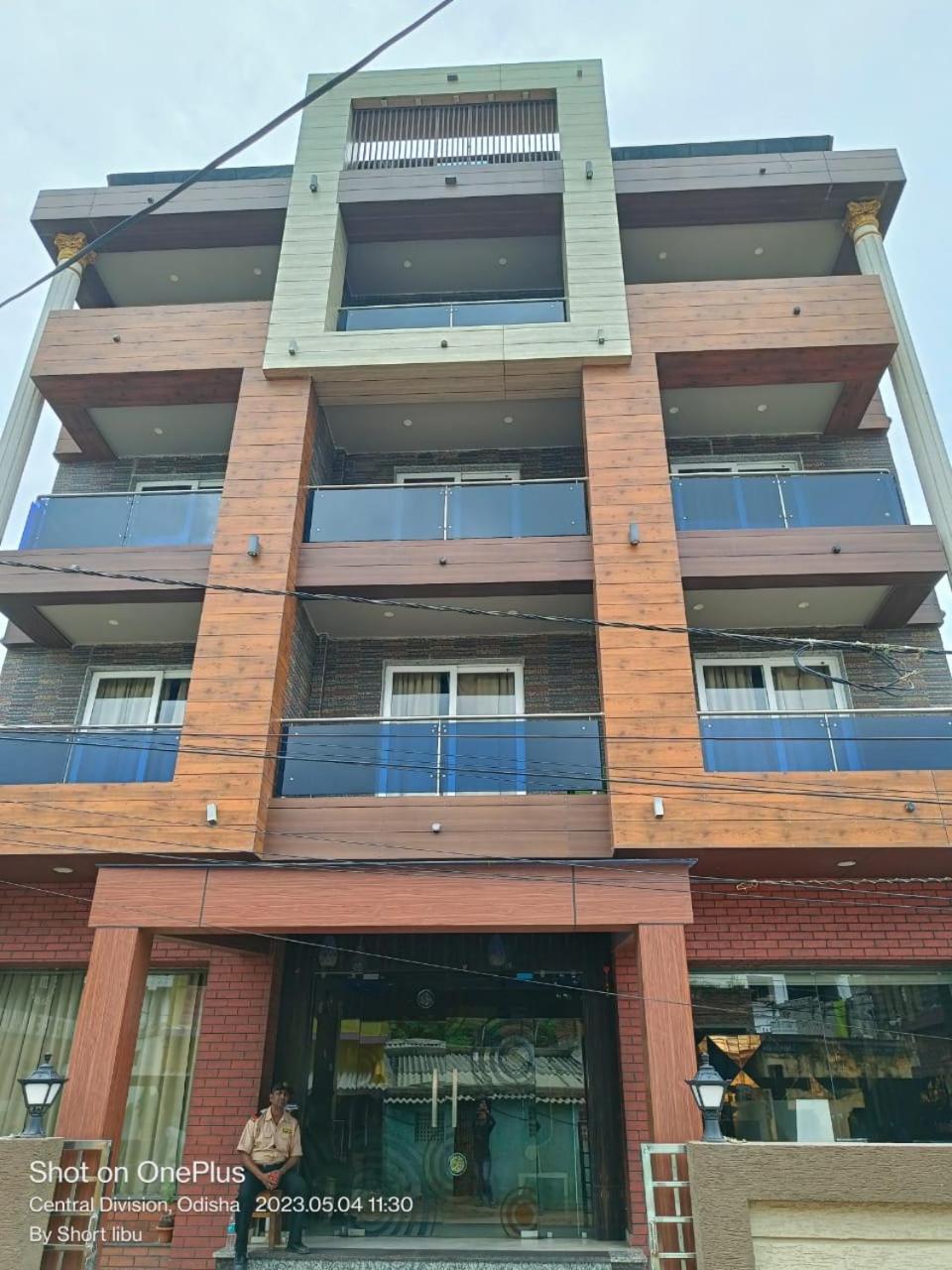 Hotel Kuber Palace ! Puri Near-Sea-Beach-And-Temple Fully-Air-Conditioned-Hotel With-Lift-And-Parking-Facility المظهر الخارجي الصورة