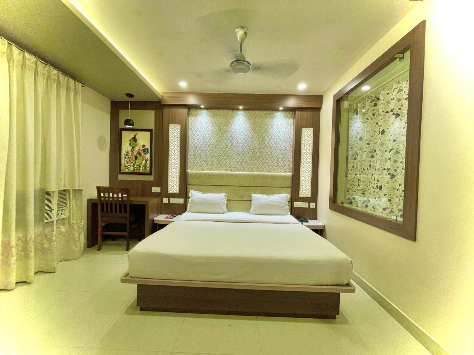 Hotel Kuber Palace ! Puri Near-Sea-Beach-And-Temple Fully-Air-Conditioned-Hotel With-Lift-And-Parking-Facility المظهر الخارجي الصورة