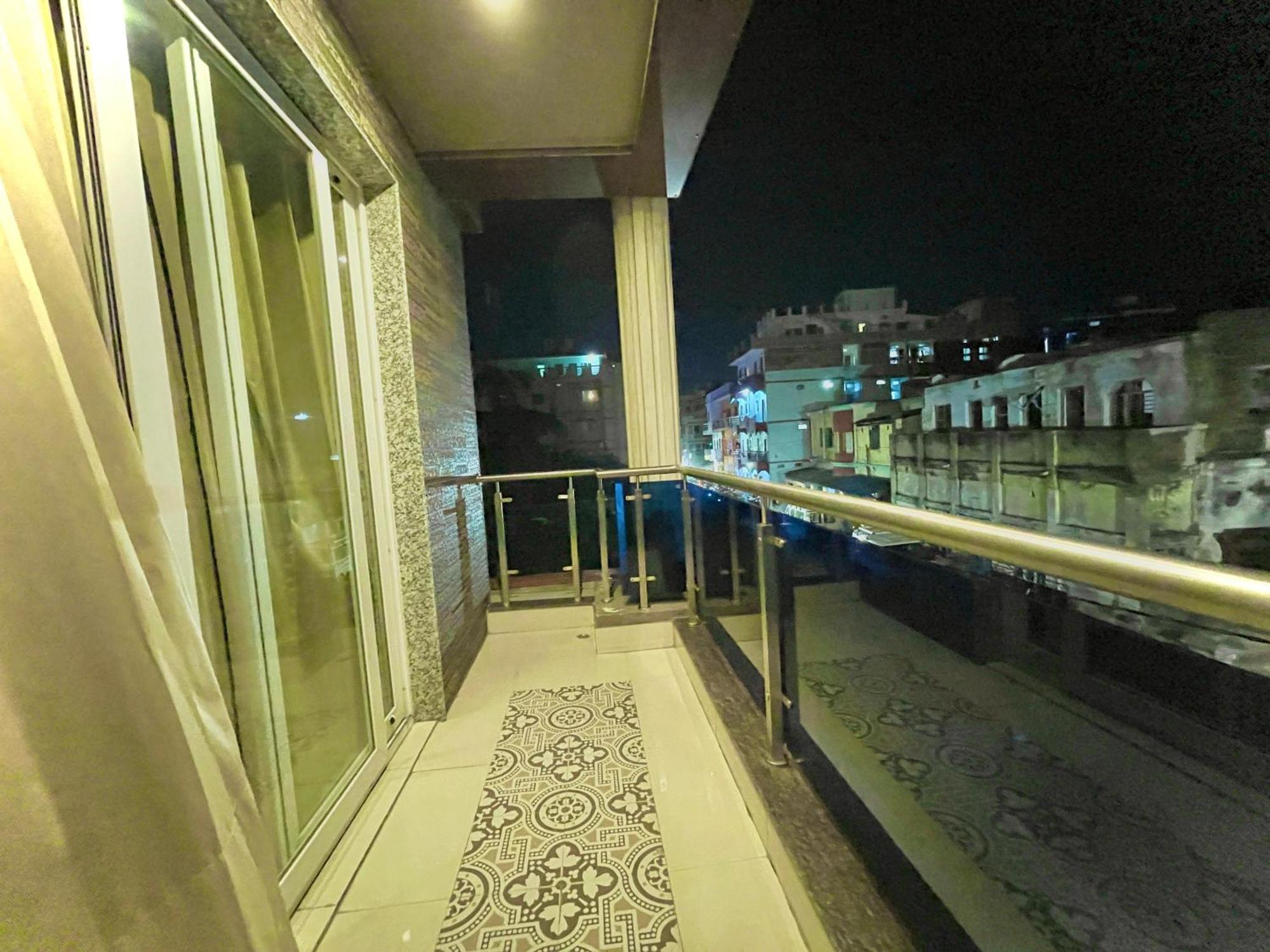 Hotel Kuber Palace ! Puri Near-Sea-Beach-And-Temple Fully-Air-Conditioned-Hotel With-Lift-And-Parking-Facility المظهر الخارجي الصورة
