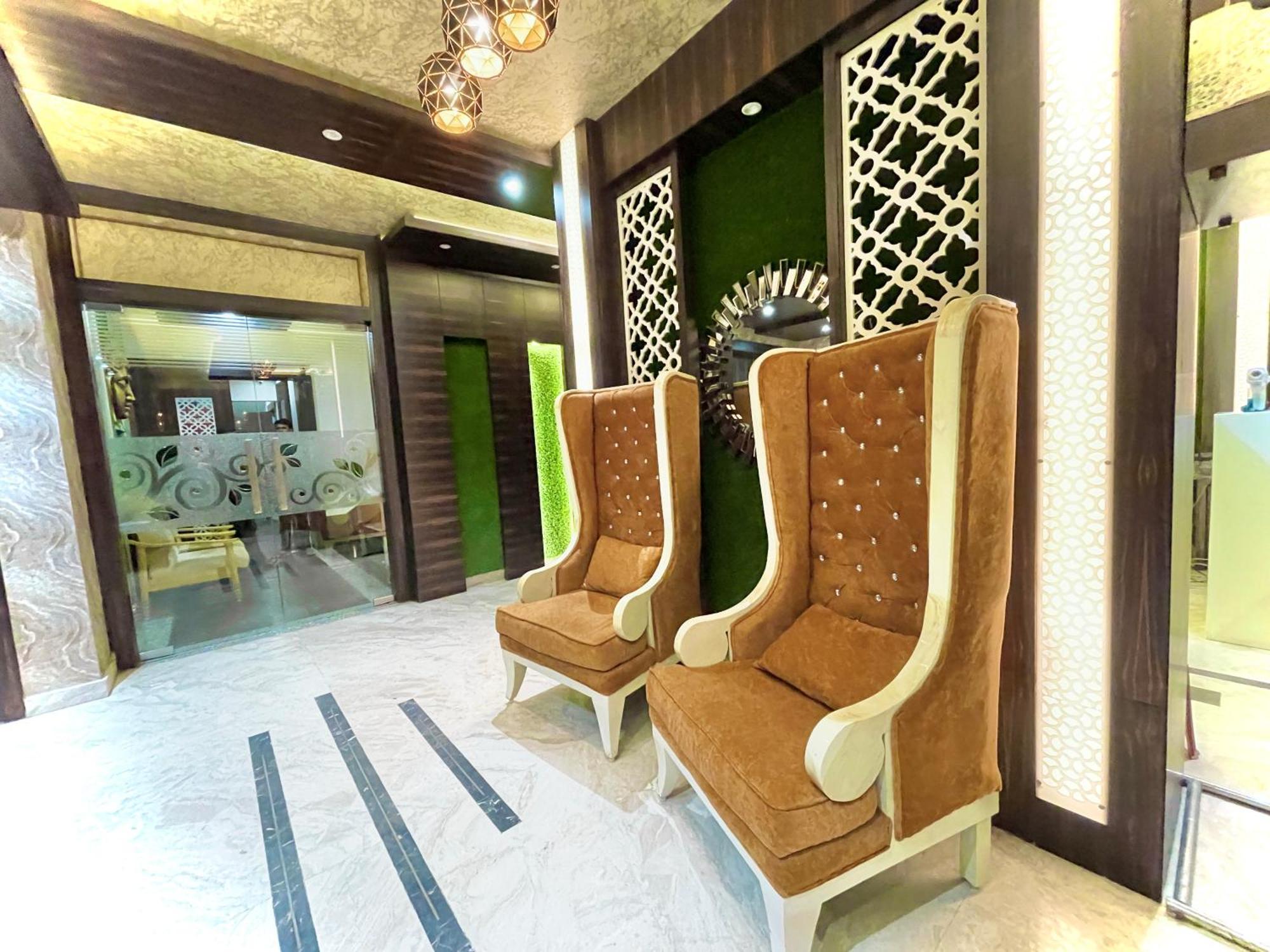 Hotel Kuber Palace ! Puri Near-Sea-Beach-And-Temple Fully-Air-Conditioned-Hotel With-Lift-And-Parking-Facility المظهر الخارجي الصورة