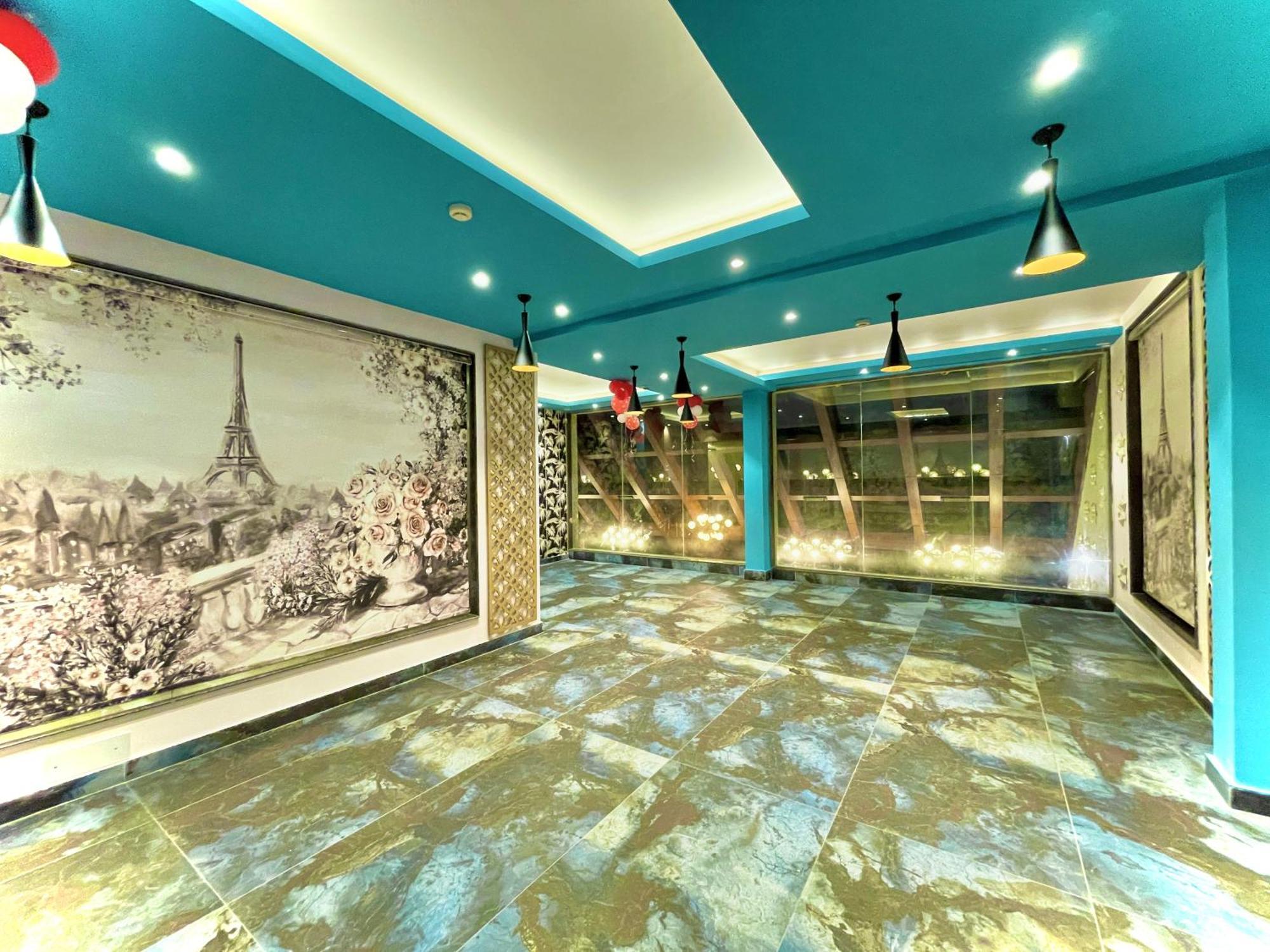 Hotel Kuber Palace ! Puri Near-Sea-Beach-And-Temple Fully-Air-Conditioned-Hotel With-Lift-And-Parking-Facility المظهر الخارجي الصورة