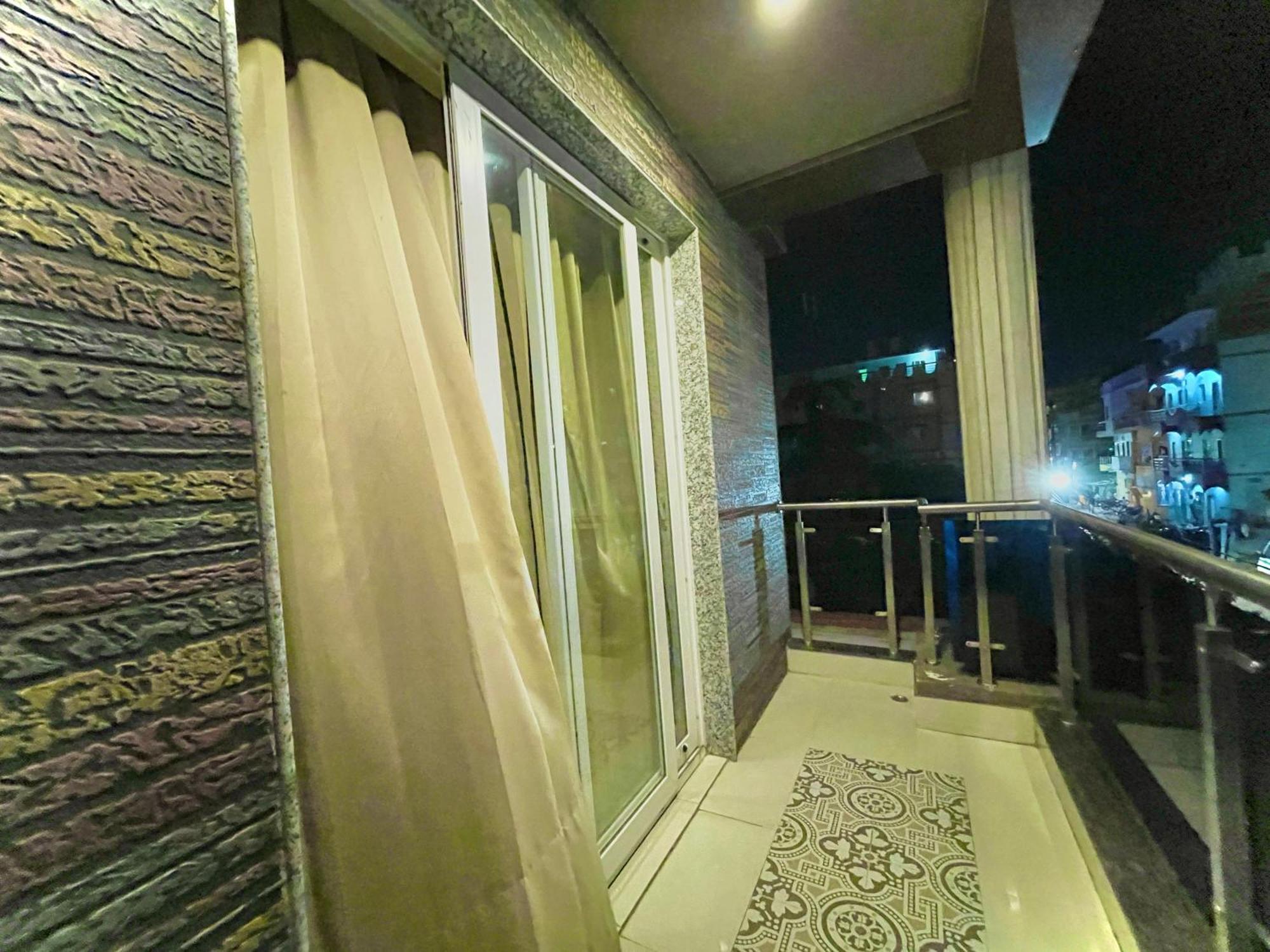 Hotel Kuber Palace ! Puri Near-Sea-Beach-And-Temple Fully-Air-Conditioned-Hotel With-Lift-And-Parking-Facility المظهر الخارجي الصورة