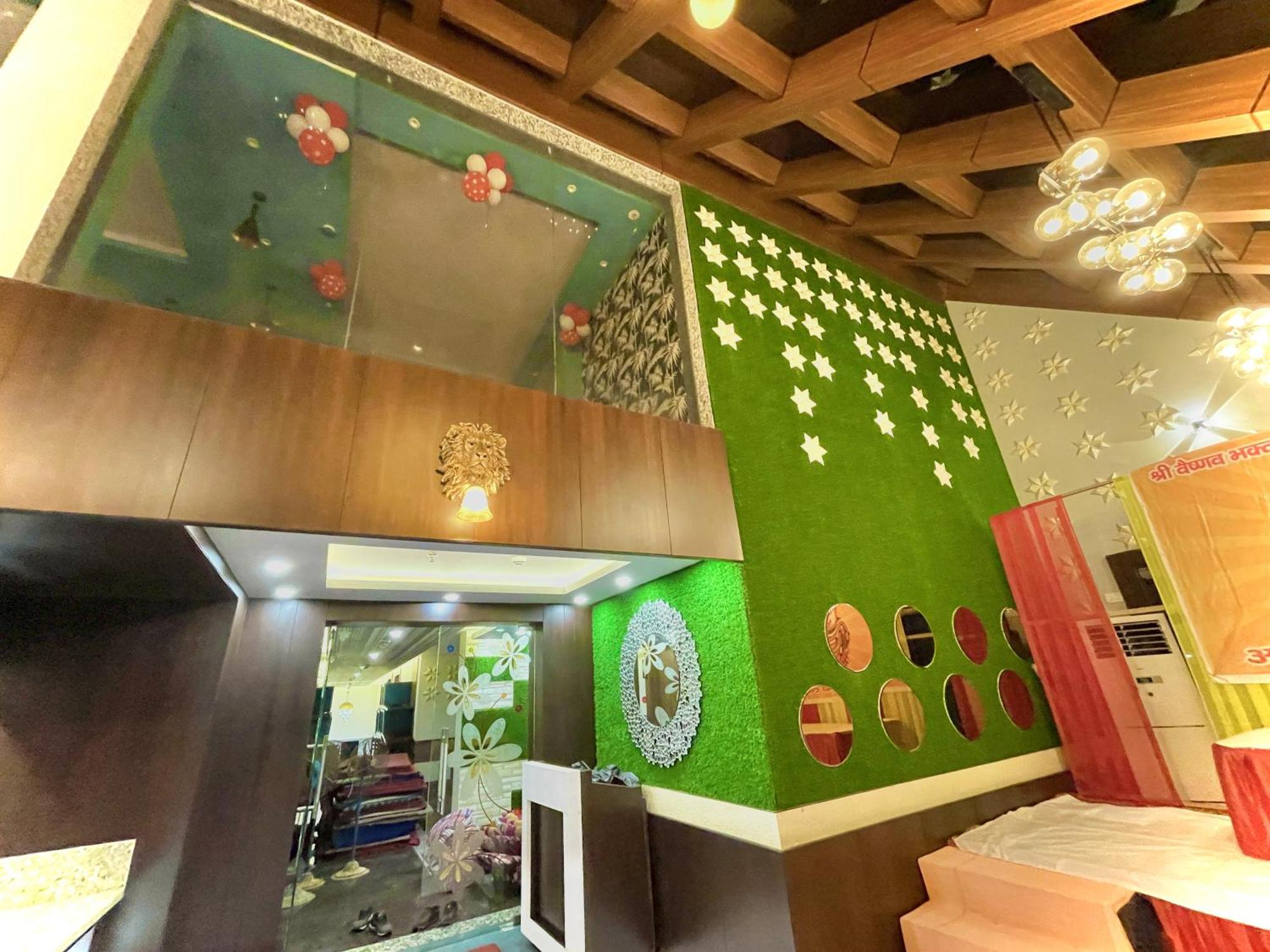 Hotel Kuber Palace ! Puri Near-Sea-Beach-And-Temple Fully-Air-Conditioned-Hotel With-Lift-And-Parking-Facility المظهر الخارجي الصورة