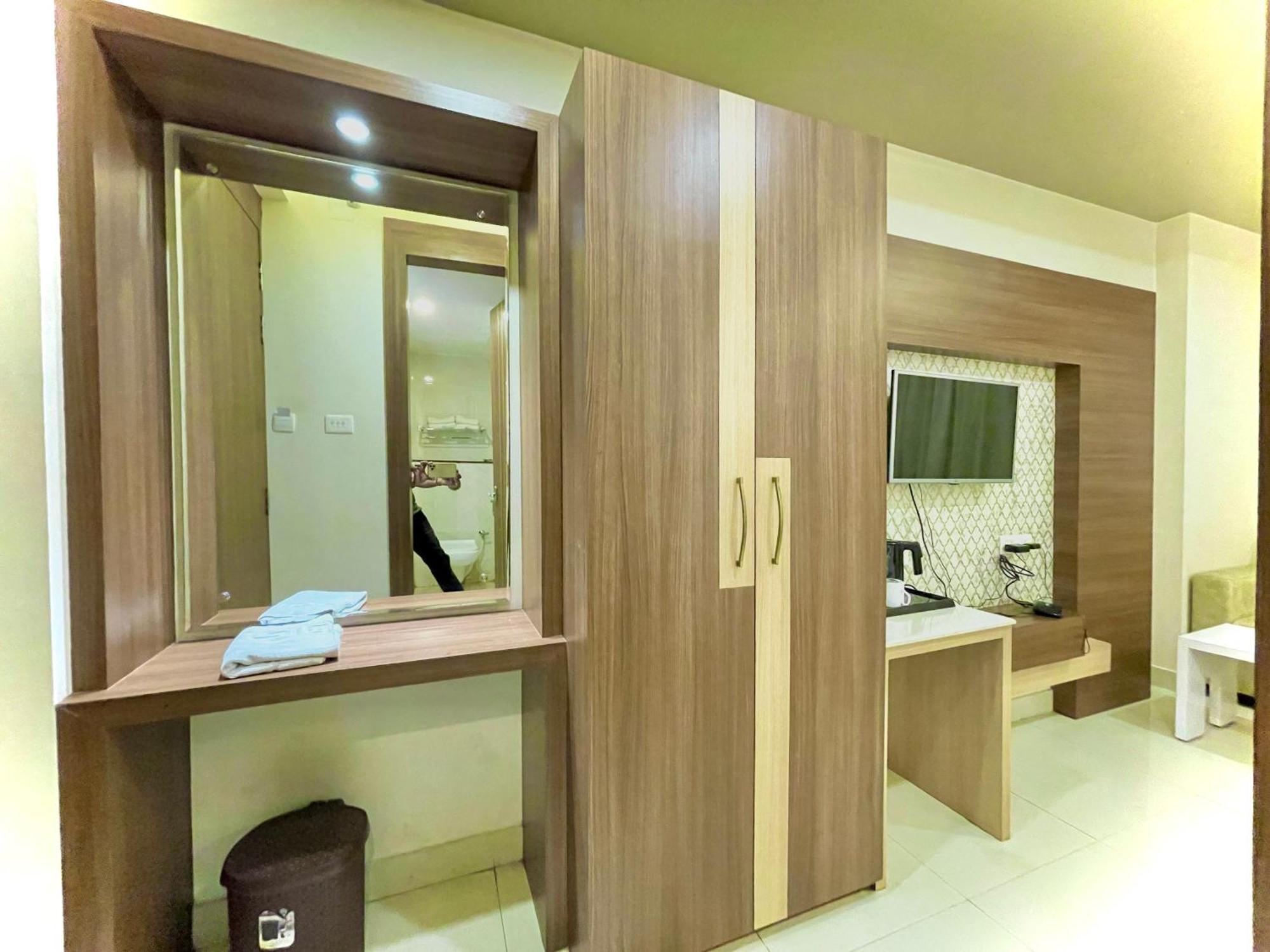Hotel Kuber Palace ! Puri Near-Sea-Beach-And-Temple Fully-Air-Conditioned-Hotel With-Lift-And-Parking-Facility المظهر الخارجي الصورة