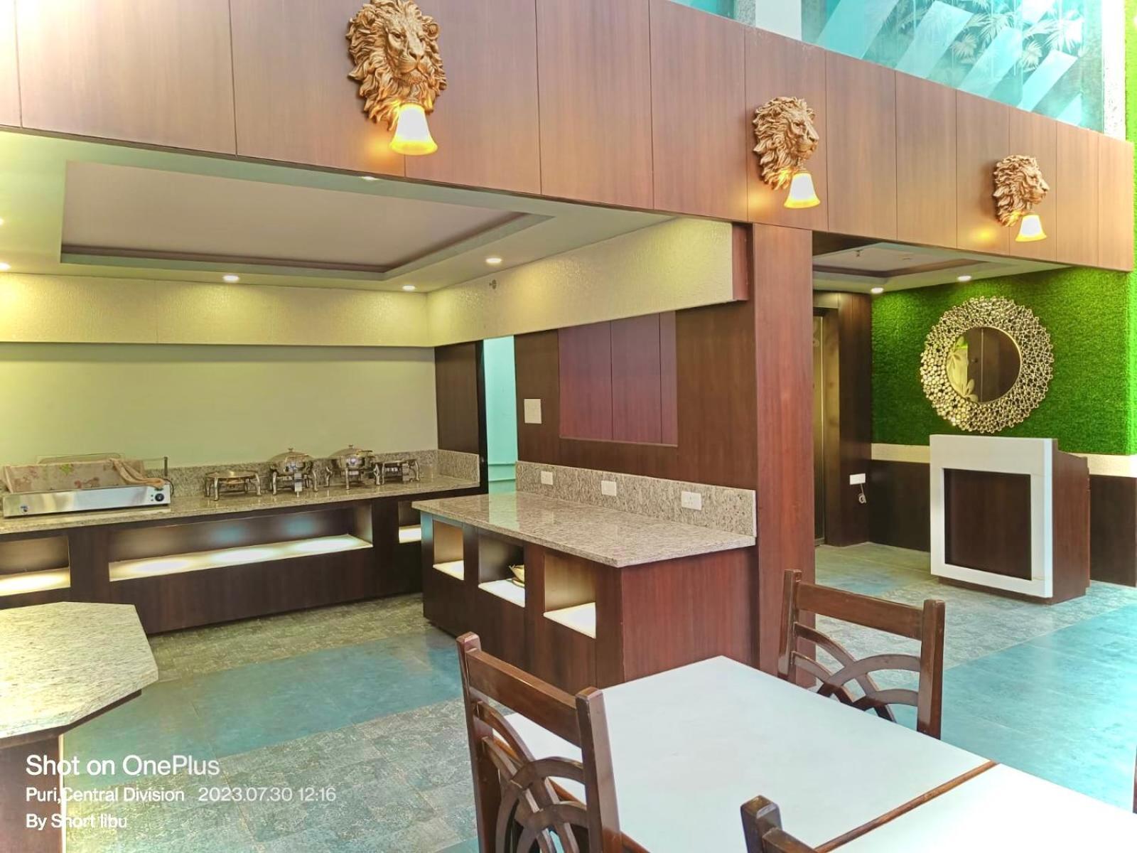 Hotel Kuber Palace ! Puri Near-Sea-Beach-And-Temple Fully-Air-Conditioned-Hotel With-Lift-And-Parking-Facility المظهر الخارجي الصورة