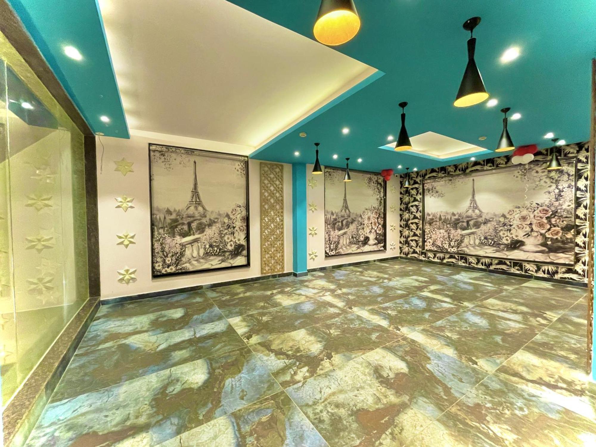 Hotel Kuber Palace ! Puri Near-Sea-Beach-And-Temple Fully-Air-Conditioned-Hotel With-Lift-And-Parking-Facility المظهر الخارجي الصورة